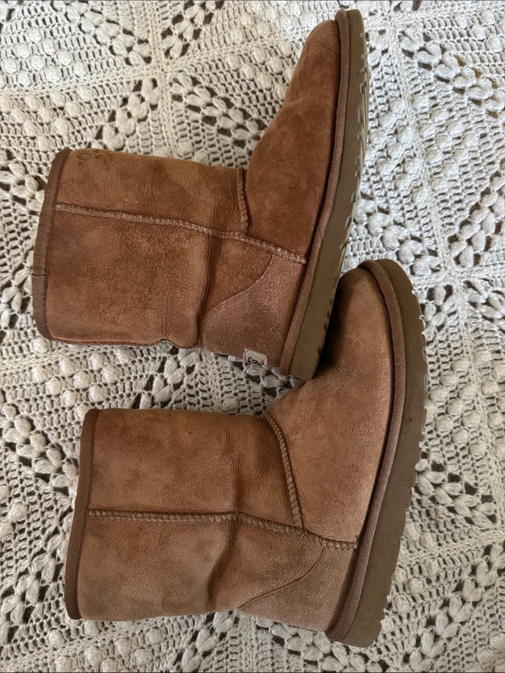 UGG‎ Classic Short Suede Boots - Chestnut